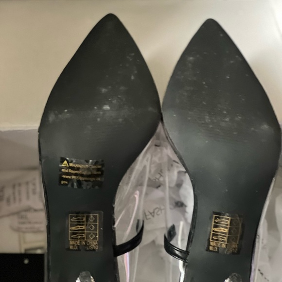 Fashion Nova clear pumps classy & elegant, heel is made of rings of rhinestones. - Picture 12 of 12